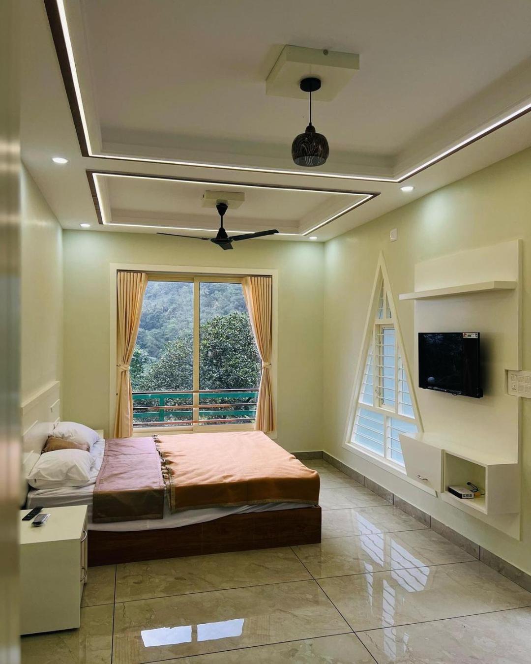 Royal Mount Inn Resorts Paithalmala Buitenkant foto